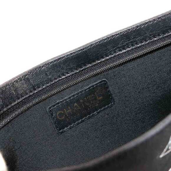 CHANEL Black Leather Shoulder Bag - Picture 7 of 9